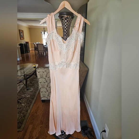 NWT Jen's Pirate Booty Lace Silky Maxi Dress In Peach - Picture 3 of 16